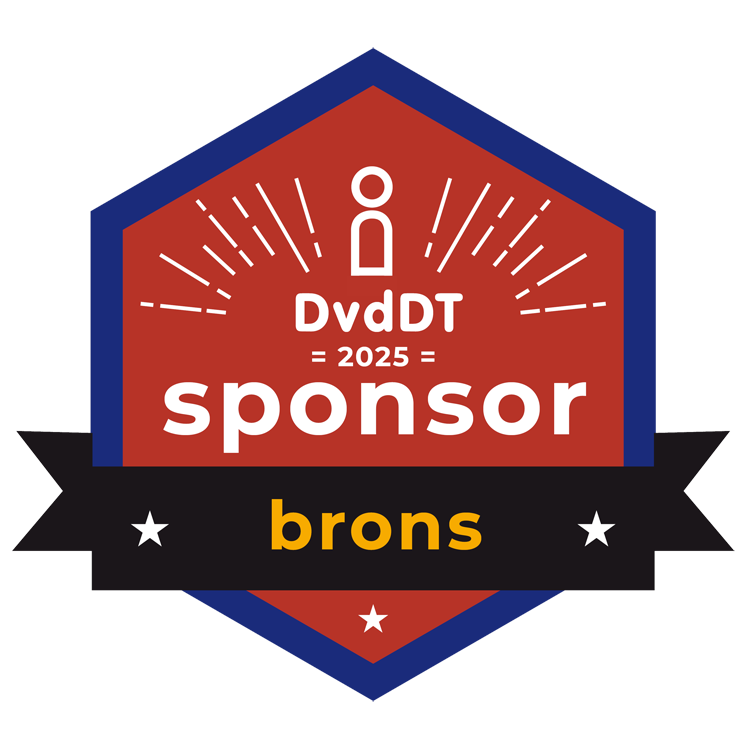 Bronzen Sponsor logo: blauwe rand, binnenin rood. Witte streepjes bij het logo van Dag van de Digitale Toegankelijkheid, eronder het jaartal en ‘sponsor’. In de banner ‘Brons’.